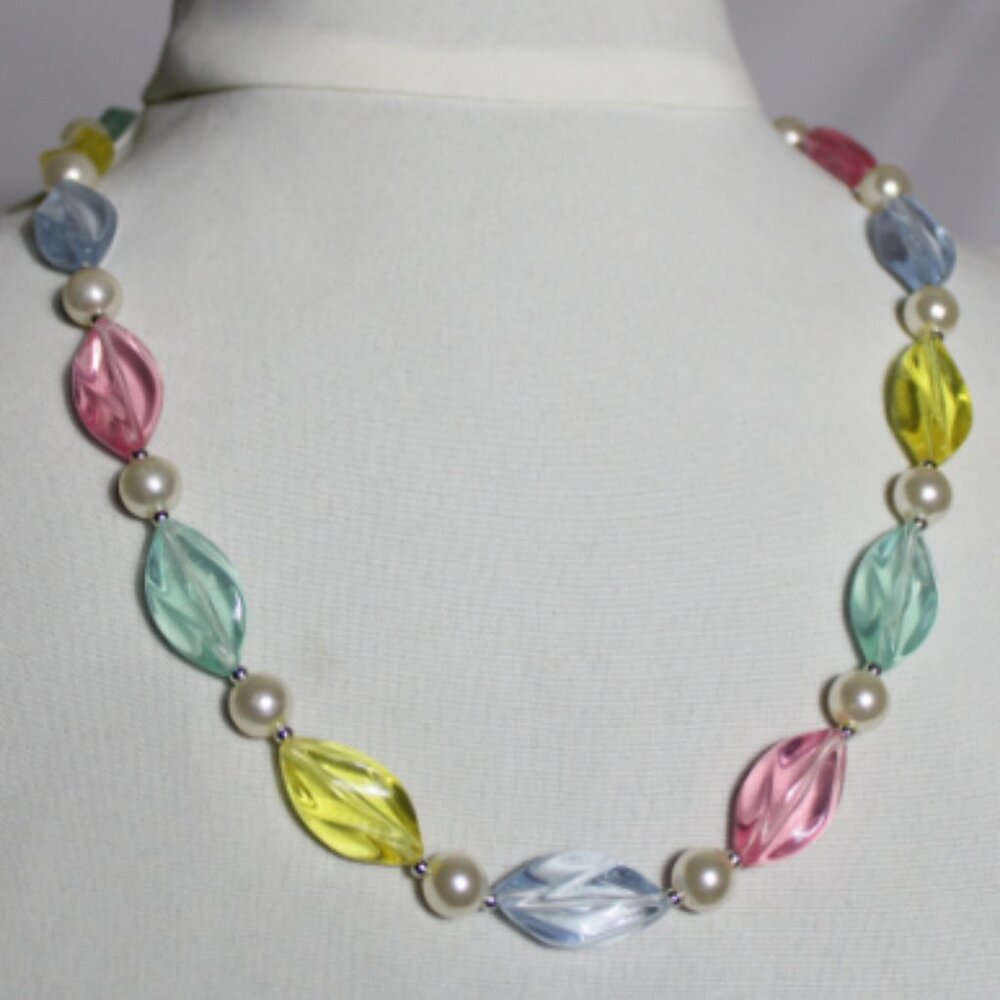 ⚡️3 for $35⚡️ Vintage 60cm Faux Pearl and Pastel Translucent Beaded Necklace